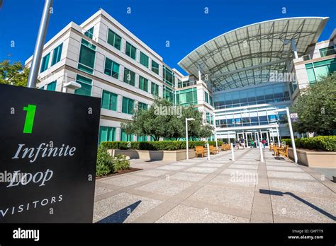 Apple headquarters Infinite Loop Stock Photo - Alamy