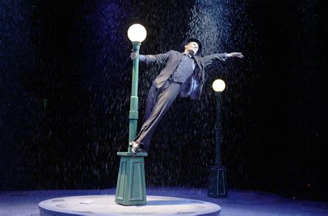 SINGIN' IN THE RAIN - NORTH SHORE MUSIC THEATRE