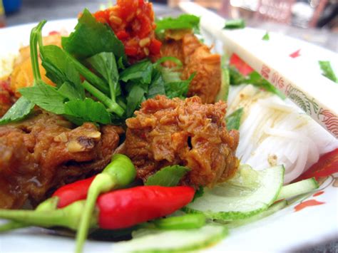 Pork Rice and Khmer Noodles: Breakfast Food in Cambodia