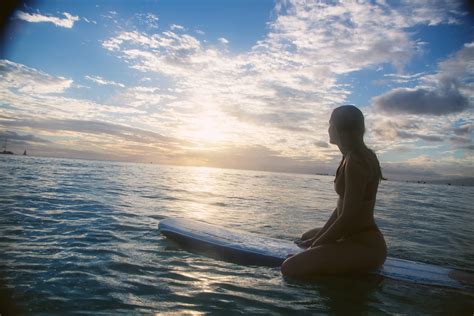 Surfing the Famous Waikiki Beach - The Elevated Moments