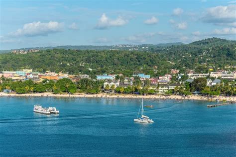 The Ocho Rios Bay Beach at Tropical Island of Ocho Rios, Jamaica Editorial Stock Photo - Image ...