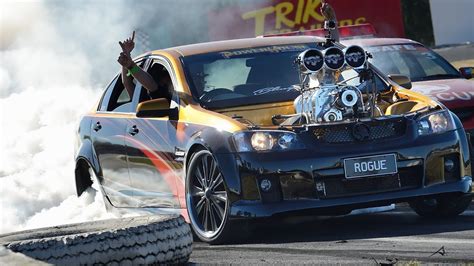 Blown V8 Holden Commodore burnout - ROGUE - YouTube