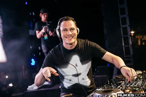 Tiesto Live Miami 2024 - Janna Freddie