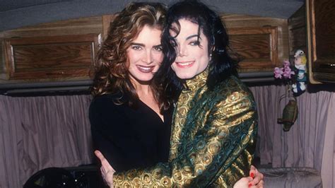 Así fue la relación de Brooke Shields con Michael Jackson, la mujer que habló en su funeral y lloró