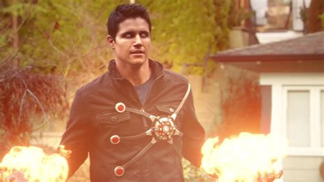 Firestorm Will Appear On Flash Season 2 Premiere According To Victor Garber