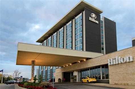 힐튼 토론토 에어포트 호텔 앤드 스위트 (Hilton Toronto Airport Hotel & Suites, 미시소가) - 호텔 리뷰 & 가격 비교