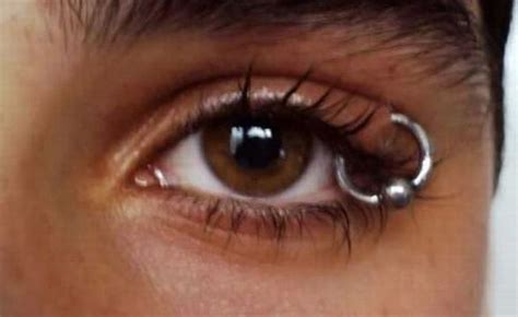 Eye Piercing (18 pics)