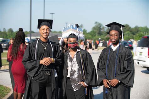 Smiths Station holds drive-in graduation ceremony, parade | The Observer