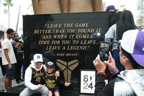 Fans Catch Their First Glimpse of the New Kobe Bryant Statue - LAmag