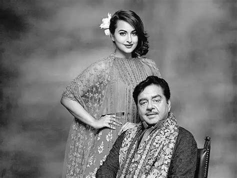 Sonakshi Sinha wishes Shatrughan Sinha in the cutest way! | Filmfare.com