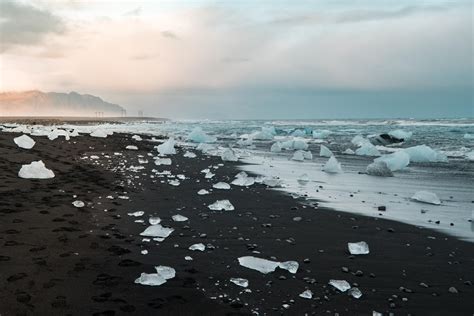 Sunset at Diamond Beach, Iceland. [OC] [5472 × 3648] : r/EarthPorn