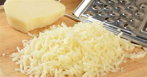 Which Mozzarella Cheese Is Best For Pizza? Low-Moisture Mozzarella Vs Fresh - My House Of Pizza