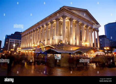 Christmas Market stalls and Town Hall, City Centre, Birmingham, West ...