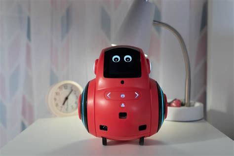 This AI Kids Robot Helps Your Child Learn Through Conversation