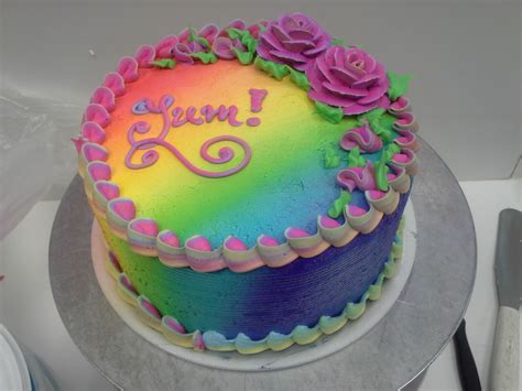 Spray and Play airbrush cake decorating for professional results