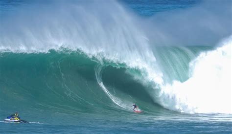 Waimea Bay Goes Ballistic: 24 Minutes of Big Wave Surfing Raw Footage ...