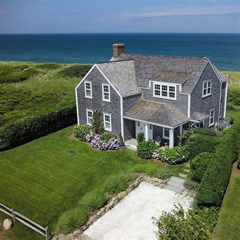 House of the day in Nantucket. | Beach house exterior, Beach cottage style, Beach cottage decor