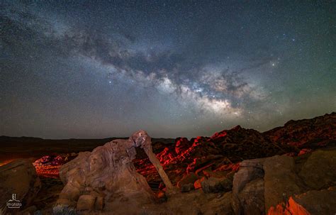 Milky Way rising over Elephant Rock @ Valley of Fire : r/vegas