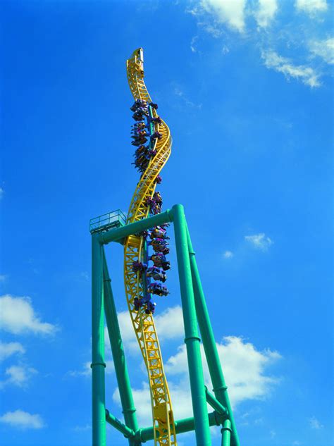 Wicked Twister - Intamin Amusement Rides