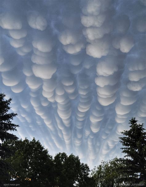 APOD: 2021 August 11 - Mammatus Clouds over Saskatchewan