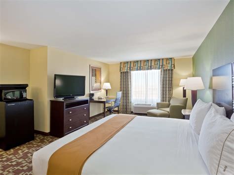 Affordable Hotels in Dumas, TX | Holiday Inn Express & Suites Dumas