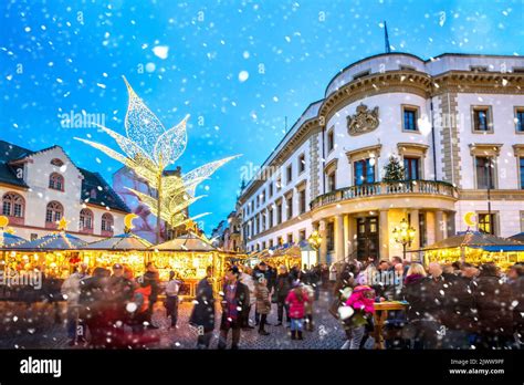 Christmas Market, Wiesbaden, Germany Stock Photo - Alamy