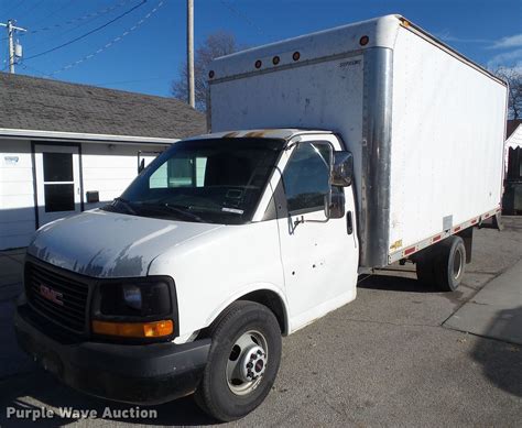 2003 GMC Savana G3500 box truck in Perry, IA | Item EM9898 sold | Purple Wave