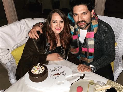 Yuvraj Singh Wife, Age, Net Worth, Family, Biography, and more