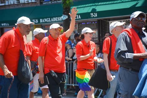 Thousands flock to Queens Pride Parade | | qchron.com