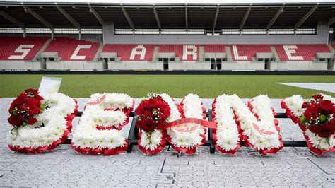 Phil Bennett: Tributes and applause as rugby bids farewell - BBC Sport