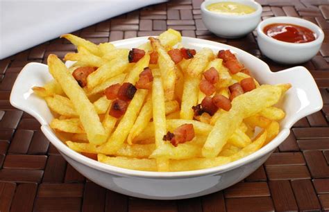 Batata frita com bacon na pressão - Guia da Cozinha | Batata frita com bacon, Ideias, Batata frita