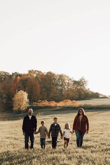 family of five photo inspo | fall photos | Fall photoshoot, Wedding ...