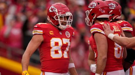 Patrick Mahomes finds Travis Kelce for opening touchdown | Video | Watch TV Show | Sky Sports