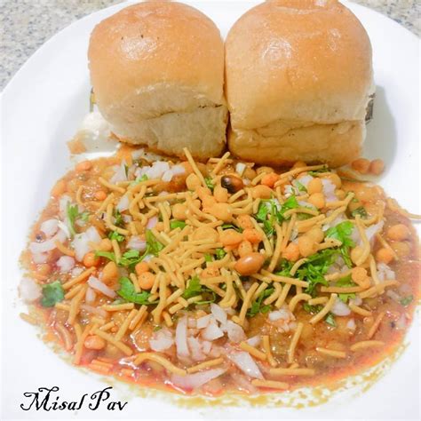 Spicy Kolhapuri Misal Pav | Geeths Dawath