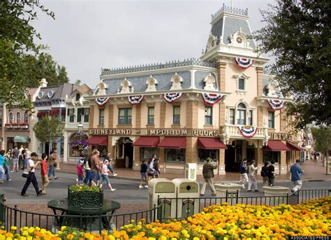 11 Things You Never Knew About Disneyland's Main Street U.S.A ...