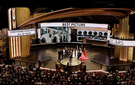 A Very Modern Winner Dominated a Good Old-Fashioned Oscars | Vanity Fair