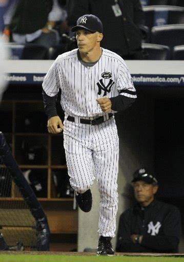 Joe Girardi appears destined to remain with Yankees after Cubs choose ...