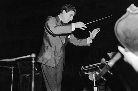 Sir John Barbirolli - The great conductors in rehearsal: 15 vintage practice room... - Classic FM