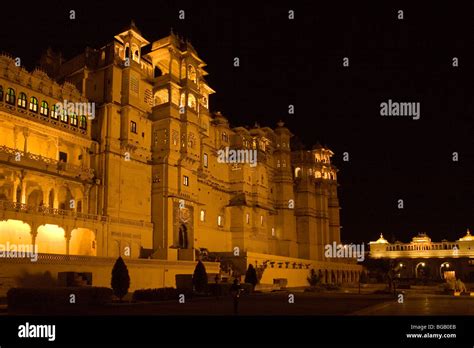 Udaipur city palace night hi-res stock photography and images - Alamy