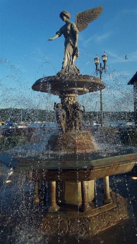 water fountain in lake geneva | Lake geneva, Water fountain, Midwest travel