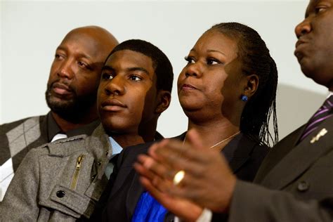 Zimmerman to Be Charged in Trayvon Martin Shooting - The New York Times