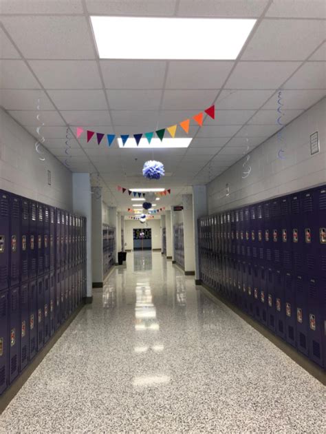 How To Decorate School Hallways | Nyla's Crafty Teaching