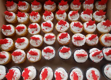 Canada Day cupcakes | Mini cakes, Cake decorating, Mini cupcakes