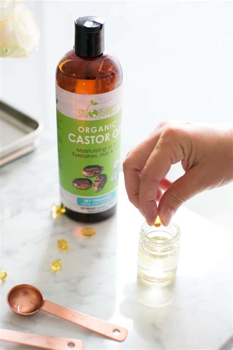 Get Gorgeous Brows With This DIY Castor Oil Eyebrow Serum | Hello Glow