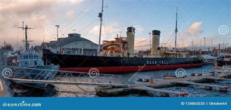 Tallinn, Estonia - November 18, 2018: Suur Toll Icebreaker at the Pier ...