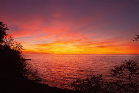 Sunset Lake Erie | Cleveland,Ohio [OC] [4189x2793] : r/waterporn