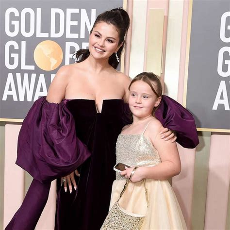 Selena Gomez, sister Gracie are too cute on the 2023 Golden Globes red carpet - ABC News