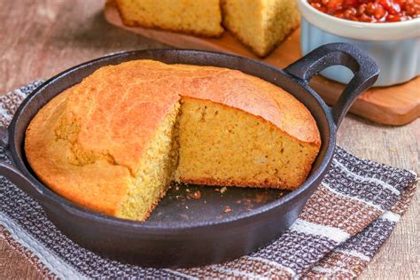 A Southern cornbread with cornmeal, flour, eggs and other ingredients ...