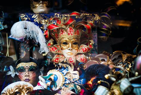 The Complete Guide to Venetian Carnival Masks - The Creative Adventurer