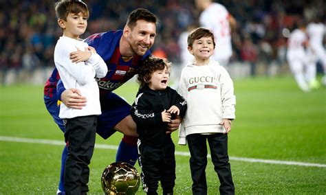 Leo Messi, Cesc Fábregas, Andrés Iniesta... sus hijos son sus mejores admiradores